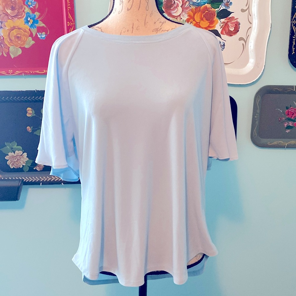 Halogen women’s pale blue top shirt 👕 EUC! Stretchy fabric! Size large